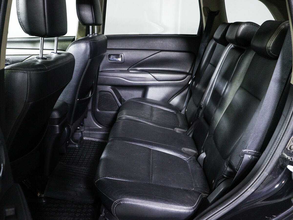 Б/У Митсубиши Оутлэндер 2012 года. Фото: #7