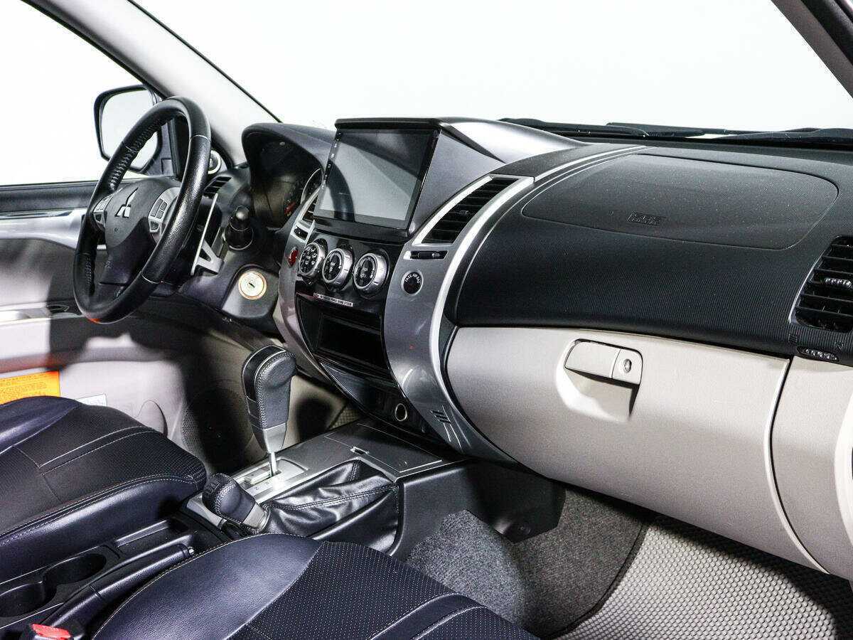 Mitsubishi Pajero Sport 2012 года с пробегом. Фото: #5