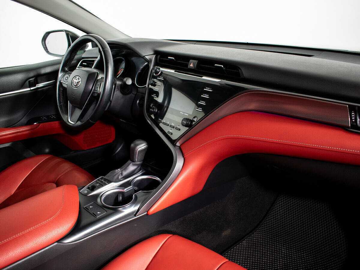 Toyota Camry 2019 года с пробегом. Фото: #8