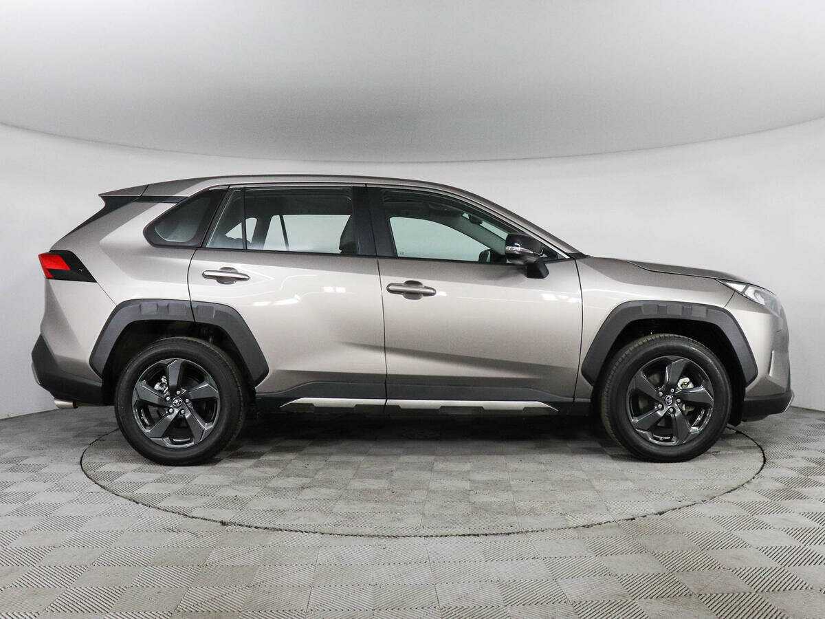 Toyota RAV4 2023 года с пробегом. Фото: #3