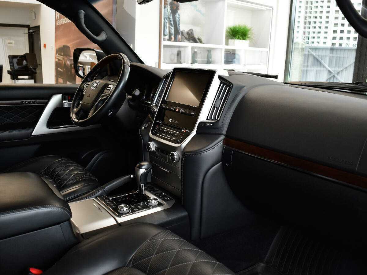 Toyota Land Cruiser 2017 года с пробегом. Фото: #6