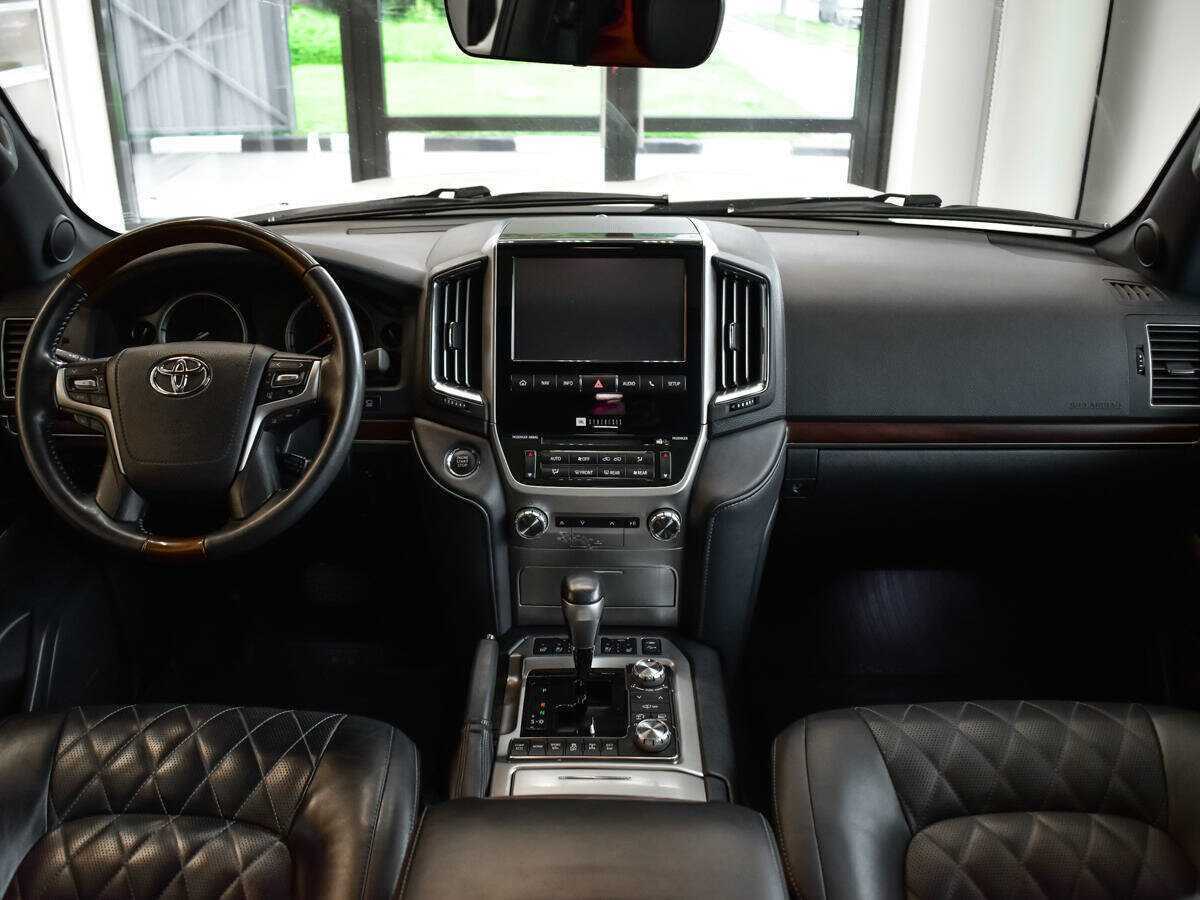 Toyota Land Cruiser 2017 года с пробегом. Фото: #9