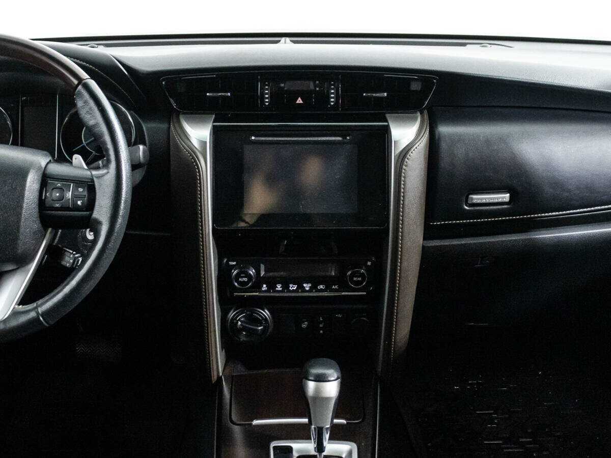 Toyota Fortuner 2018 года с пробегом. Фото: #13
