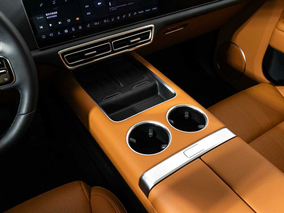 LiXiang L7 2024 года с пробегом. Фото: #21