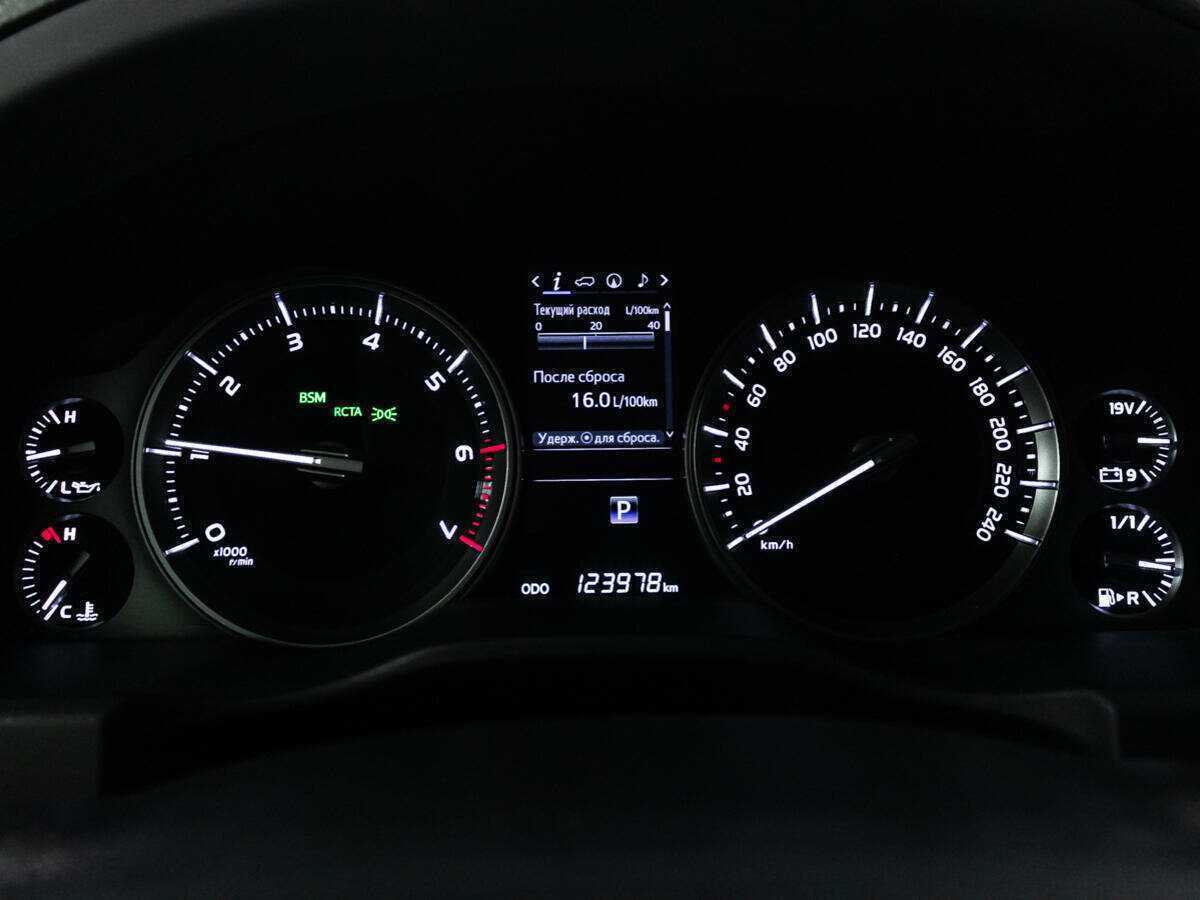 Toyota Land Cruiser 2015 года с пробегом. Фото: #11