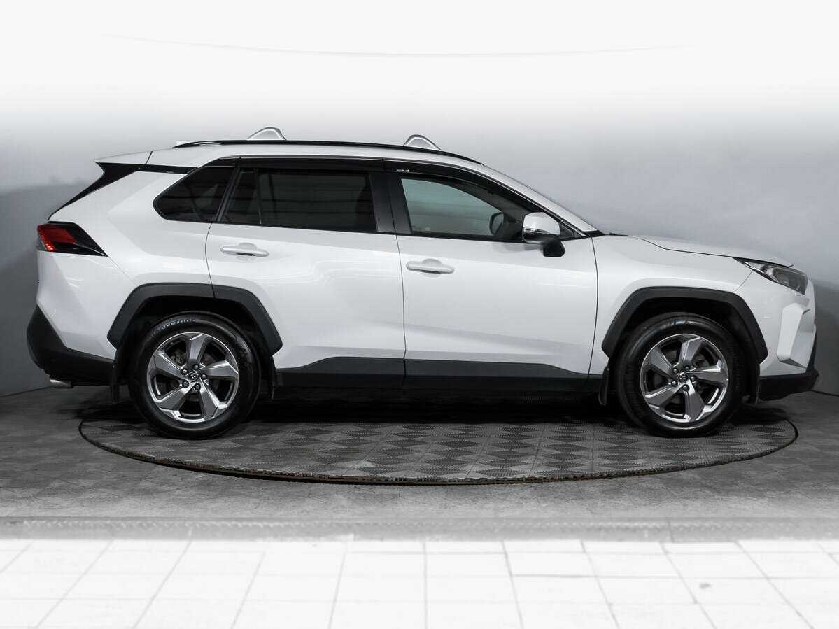 Toyota RAV4 2020 года с пробегом. Фото: #3