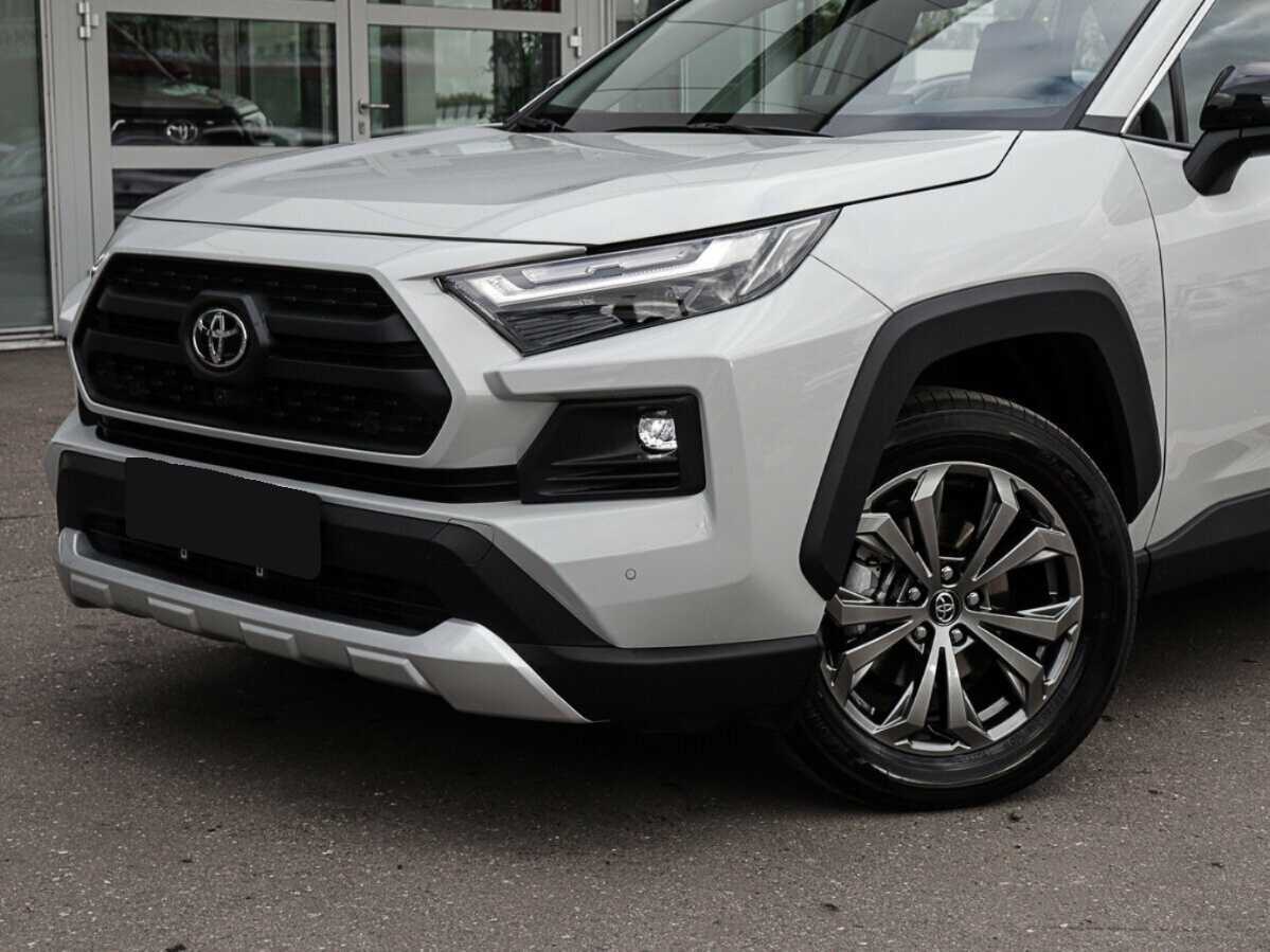 Toyota RAV4 2024 года с пробегом. Фото: #2