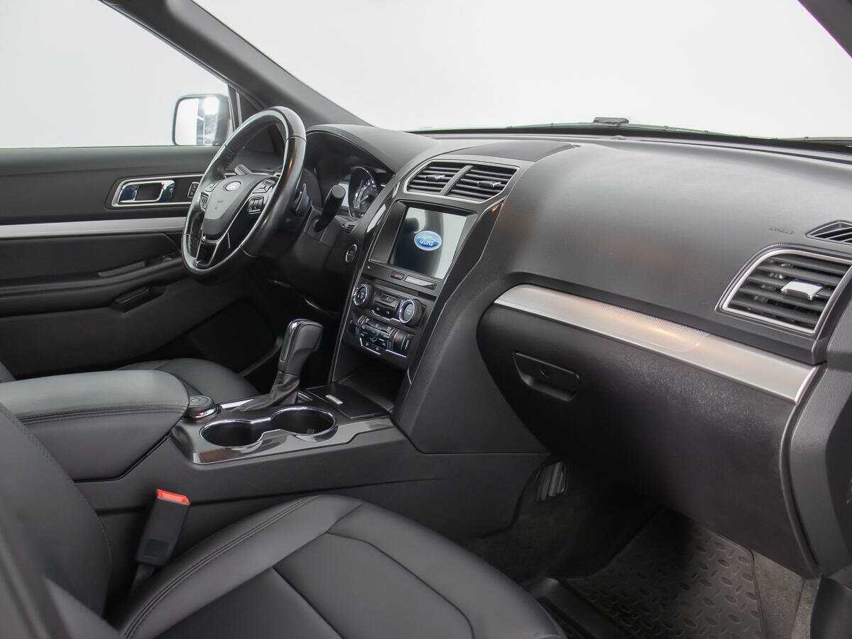 Ford Explorer 2017 года с пробегом. Фото: #8