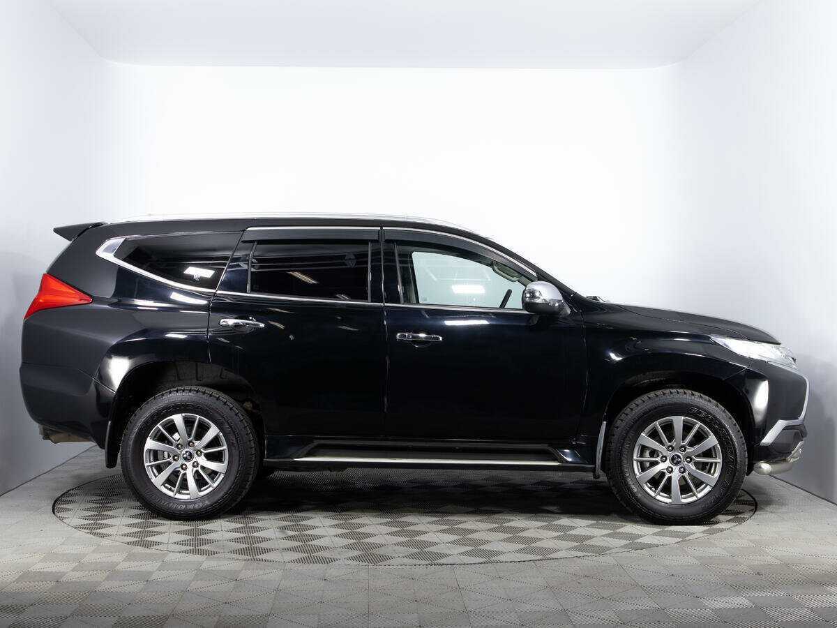 Mitsubishi Pajero Sport 2017 года с пробегом. Фото: #3