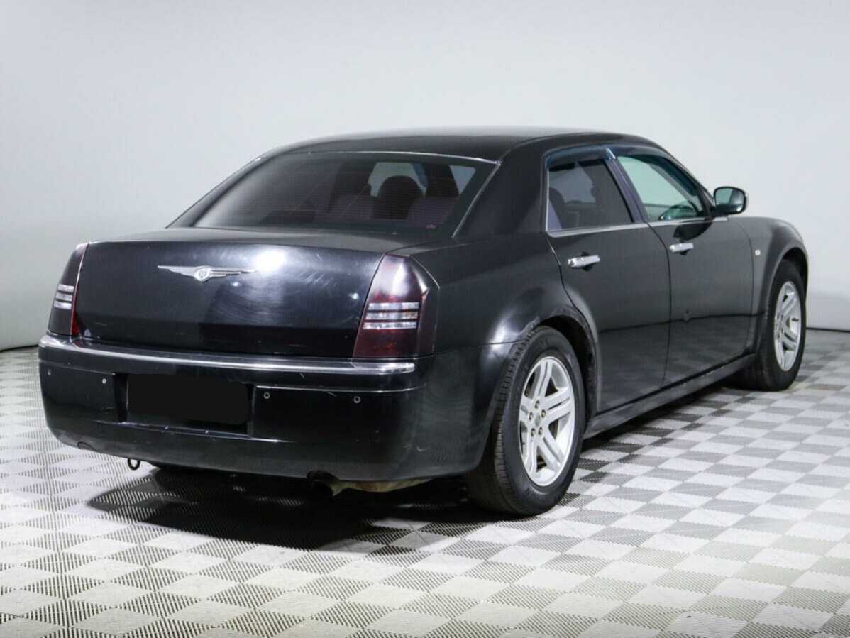 Chrysler 300C 2005 года с пробегом. Фото: #3
