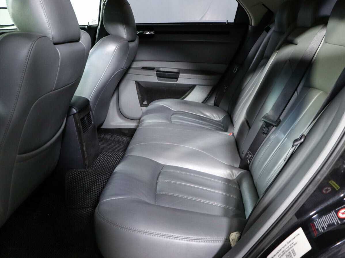 Chrysler 300C 2005 года с пробегом. Фото: #7