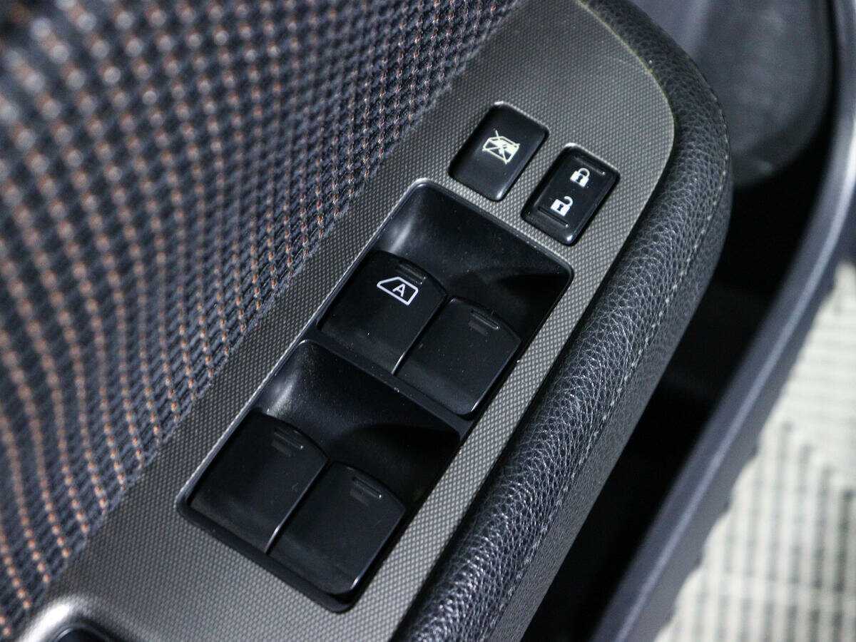 Nissan Tiida 2011 года с пробегом. Фото: #15