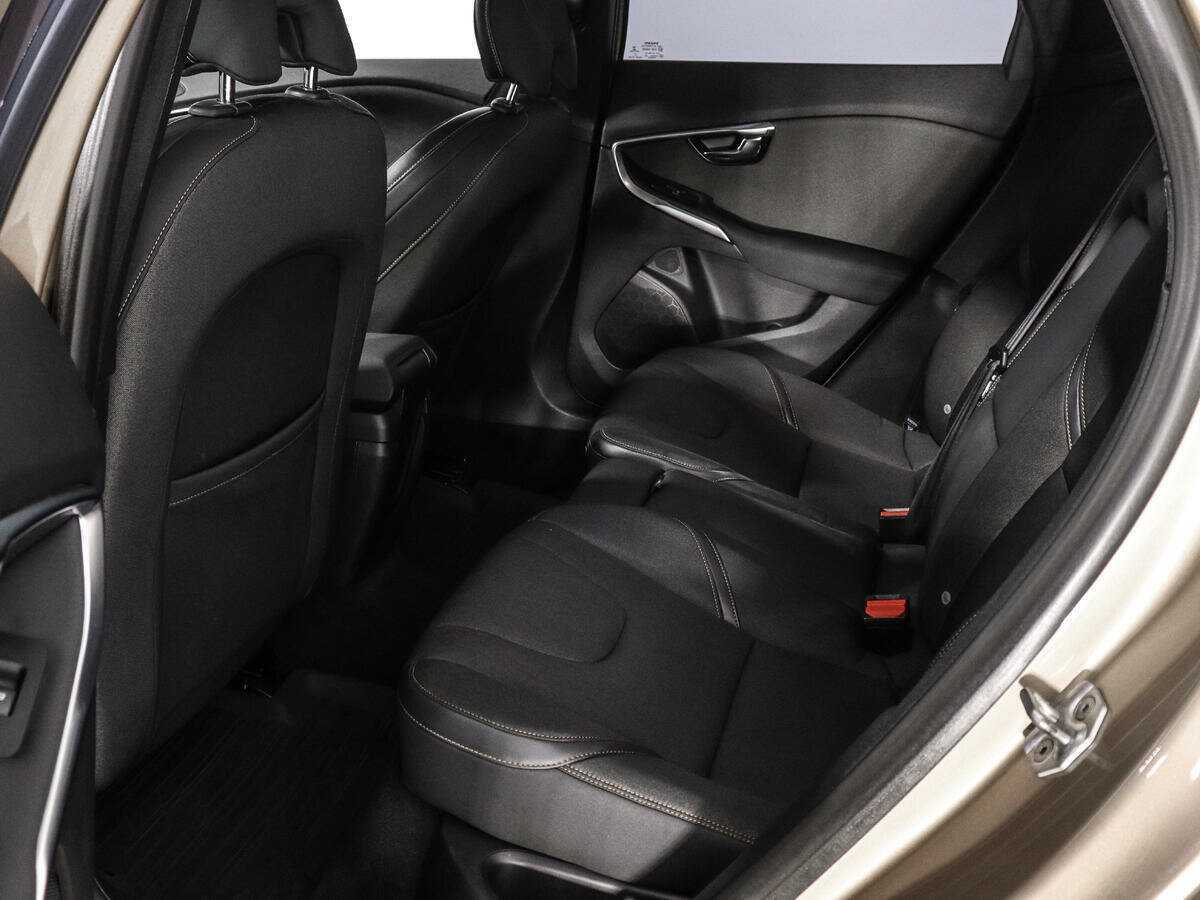 Volvo V40 Cross Country 2014 года с пробегом. Фото: #9