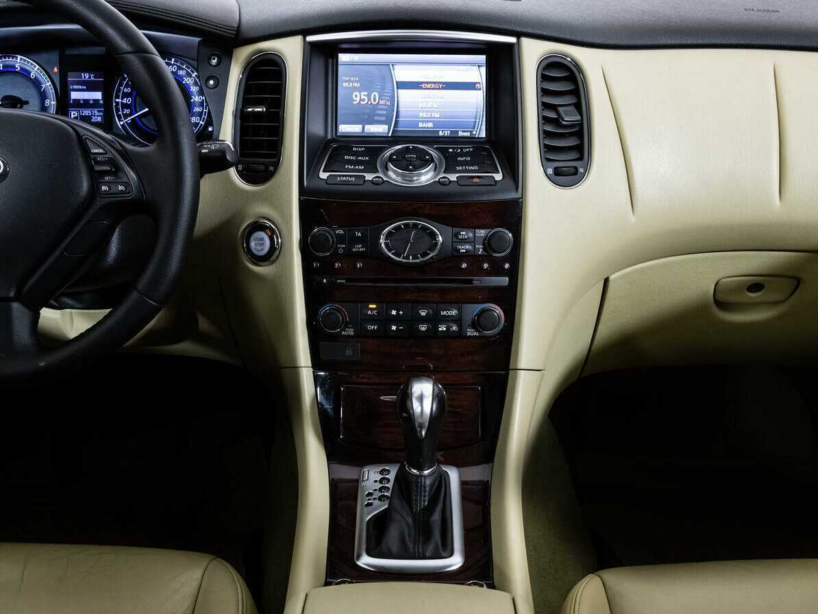 Infiniti QX50 2017 года с пробегом. Фото: #10