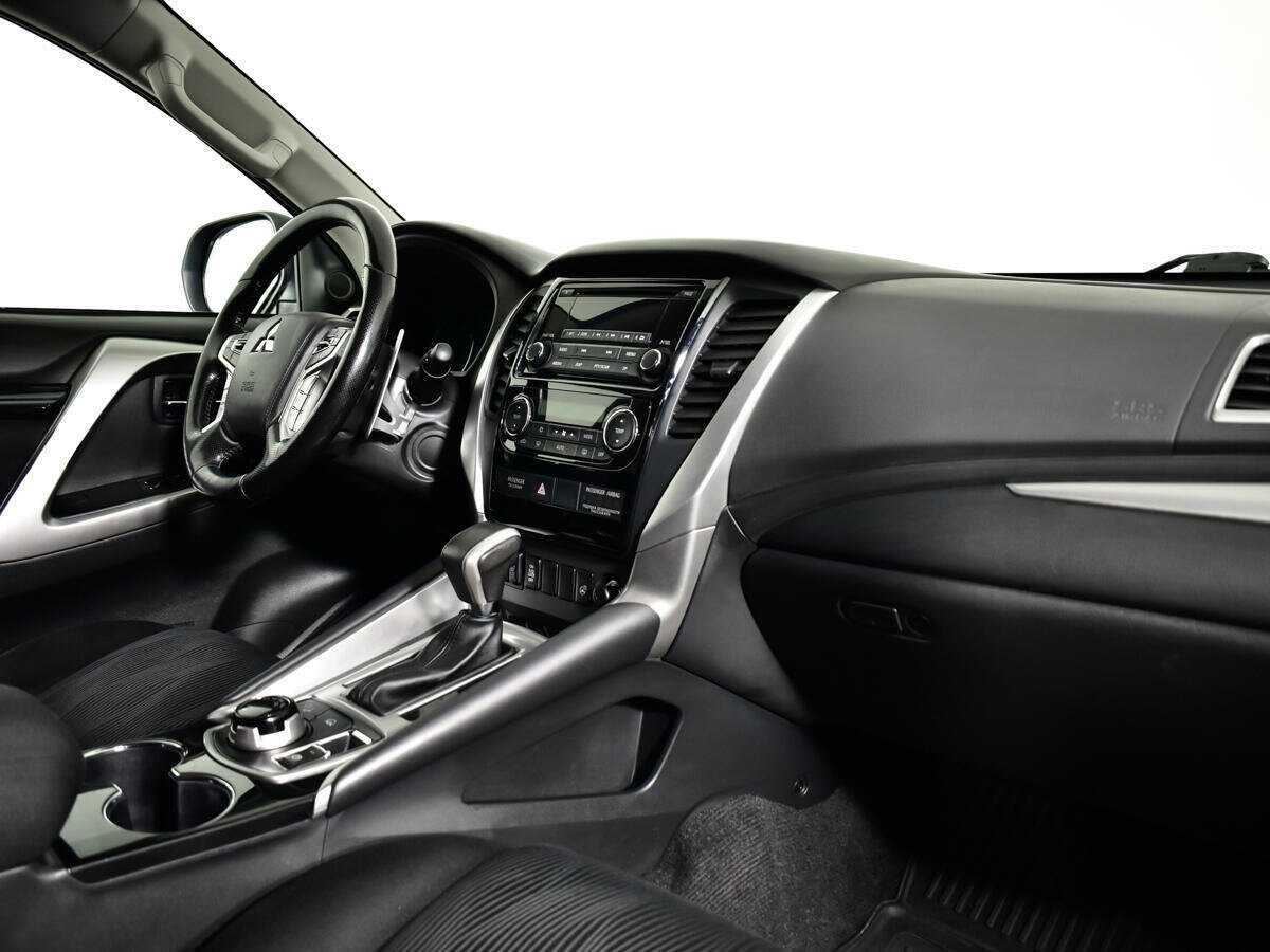 Mitsubishi Pajero Sport 2019 года с пробегом. Фото: #8