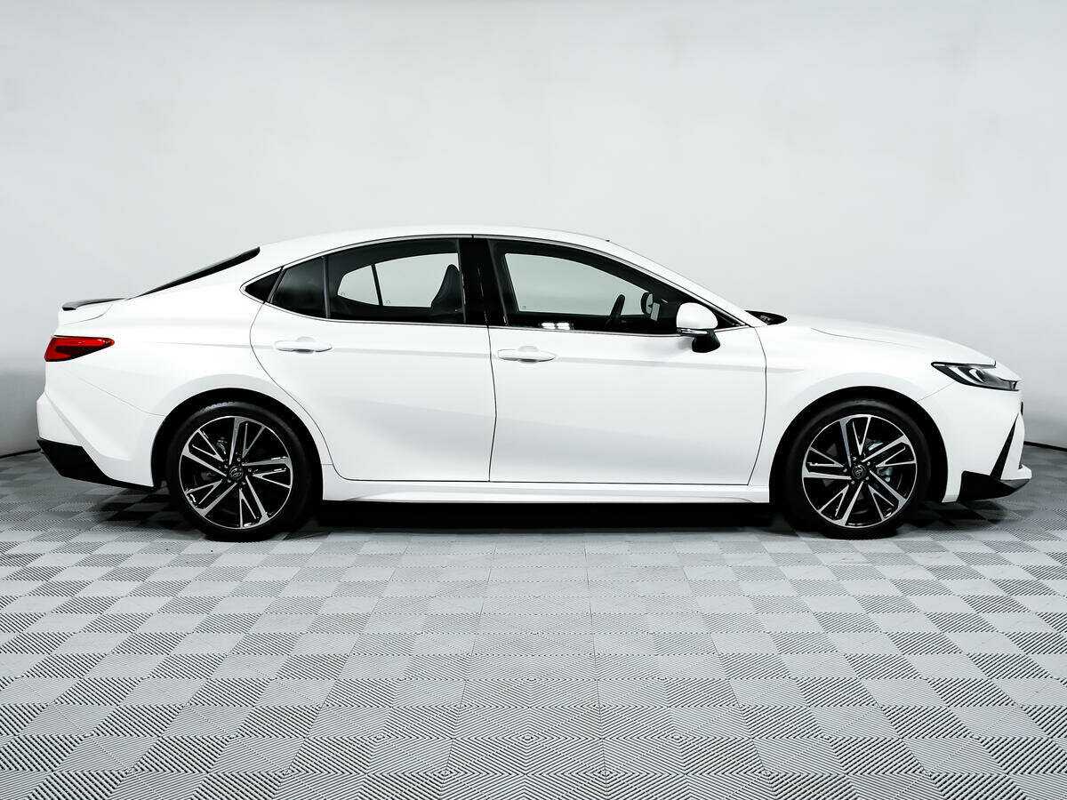 Toyota Camry 2024 года с пробегом. Фото: #3