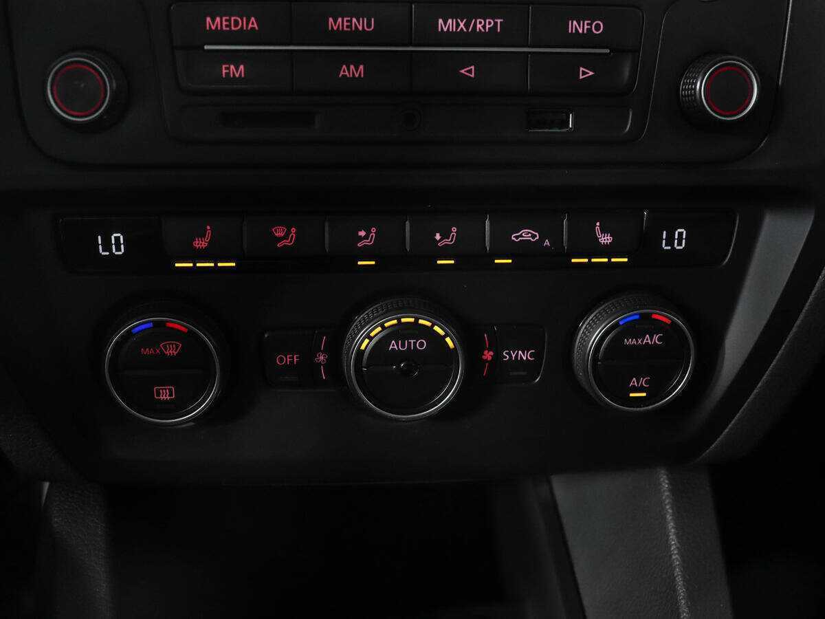 Б/У Фольксваген Джетта 2015 года. Фото: #12