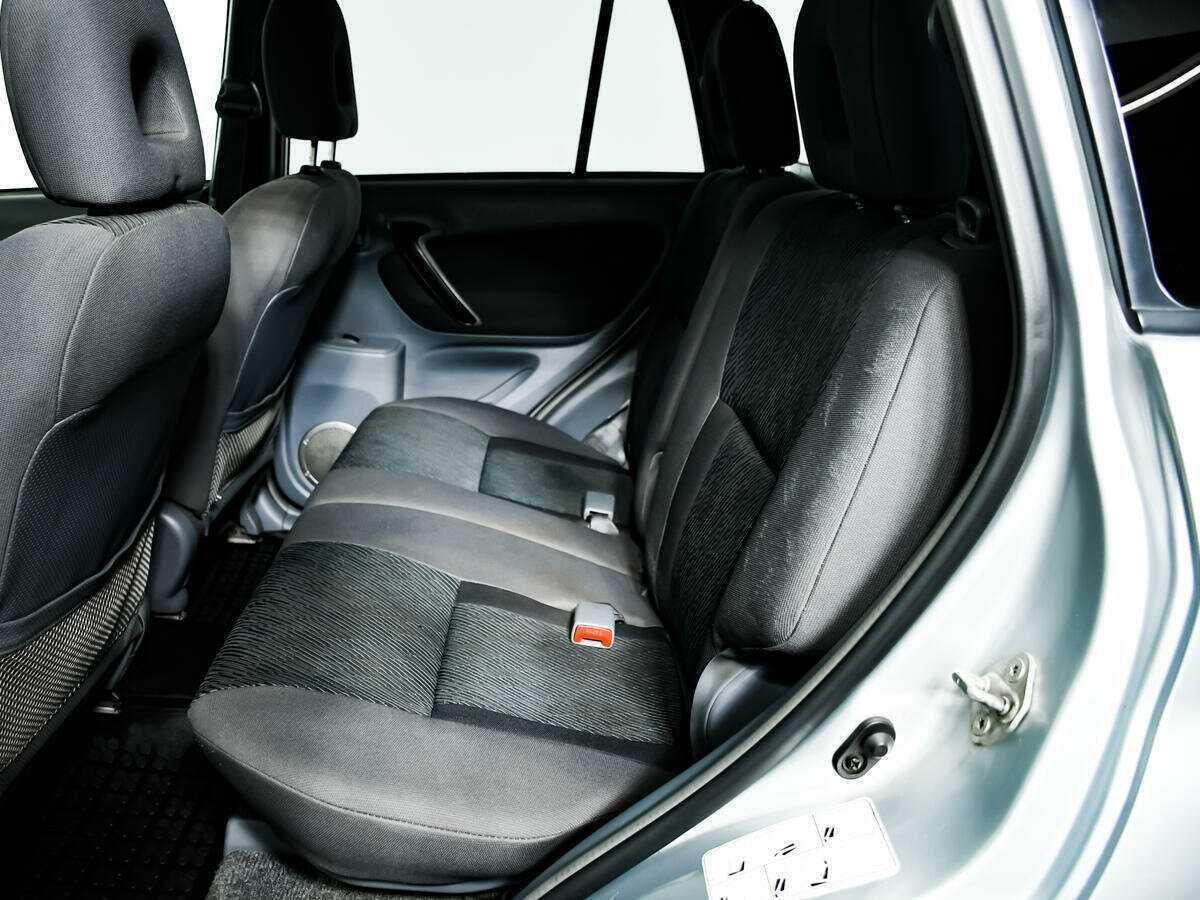 Toyota RAV4 2002 года с пробегом. Фото: #11