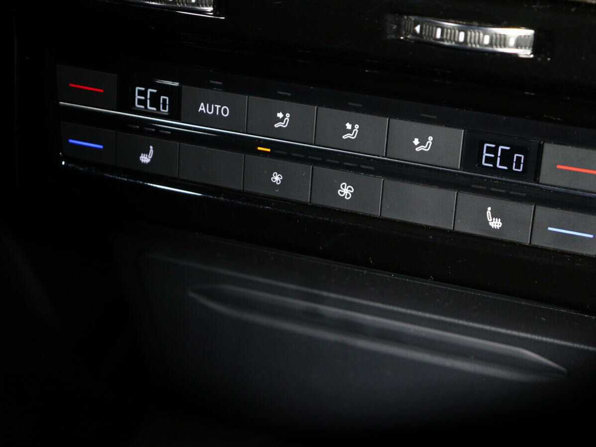 Volkswagen Touareg 2020 года с пробегом. Фото: #12