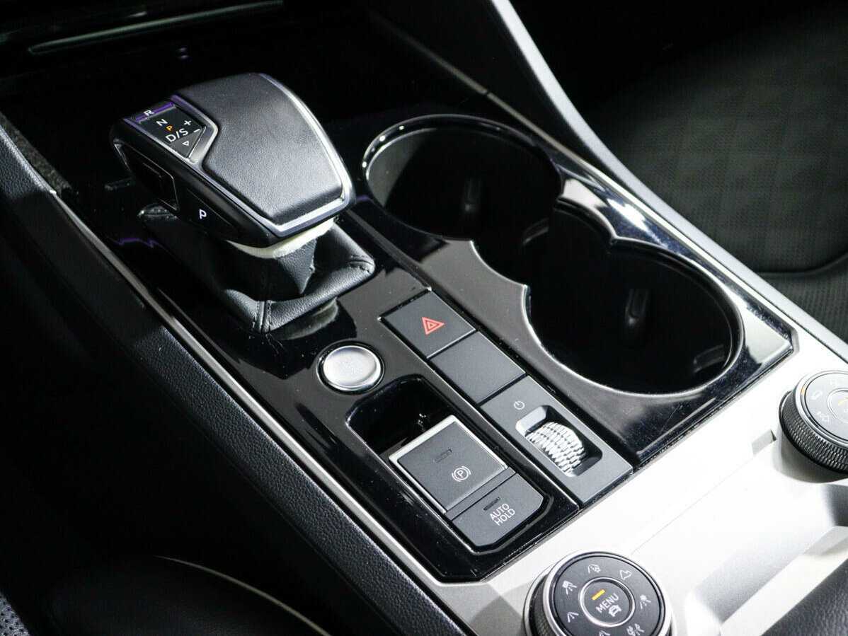 Volkswagen Touareg 2020 года с пробегом. Фото: #17