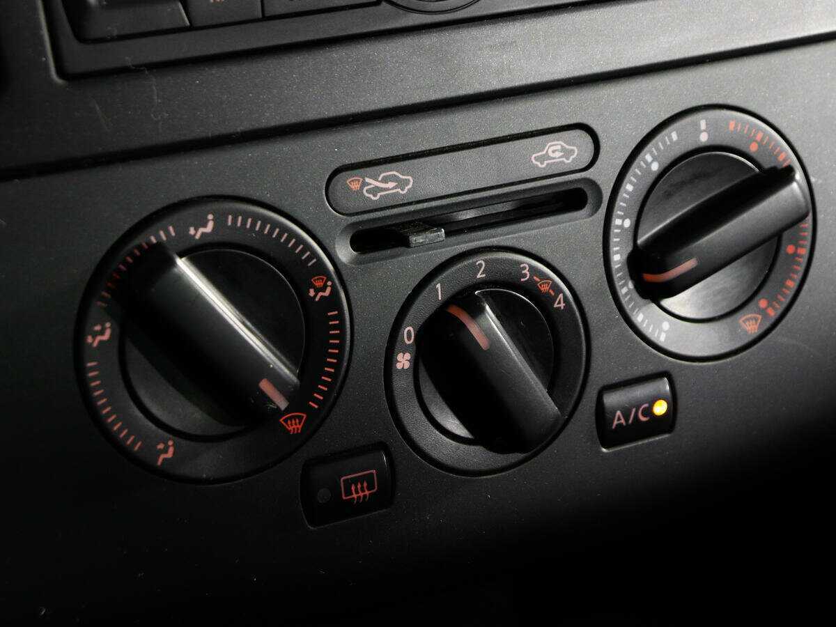 Nissan Tiida 2011 года с пробегом. Фото: #12