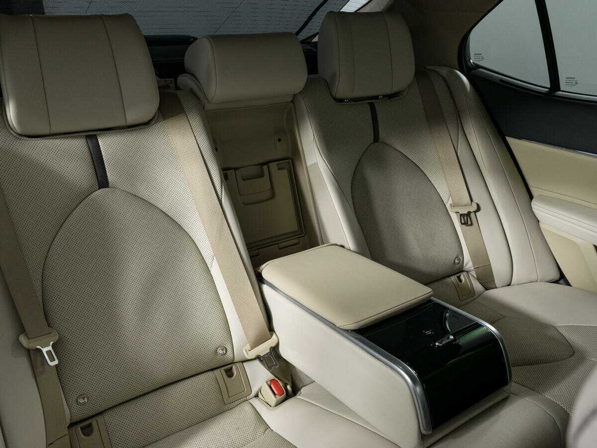 Toyota Camry 2021 года с пробегом. Фото: #9