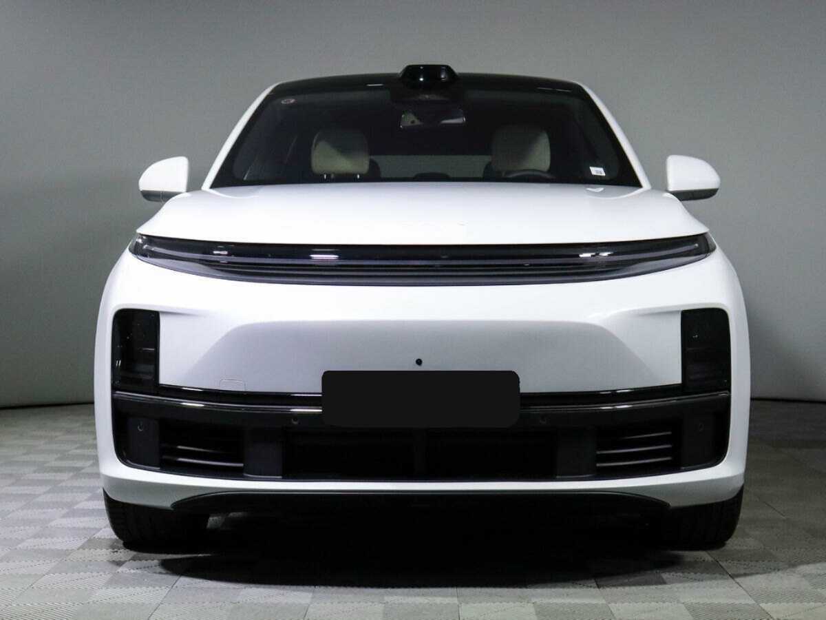 LiXiang L7 2024 года с пробегом. Фото: #1