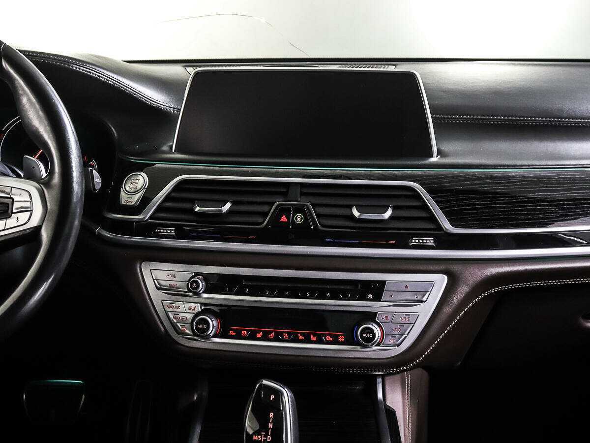 BMW 7 серии 2017 года с пробегом. Фото: #11