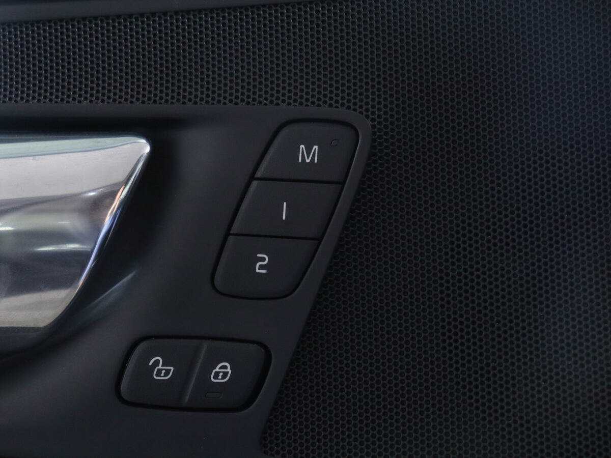 Volvo XC60 2018 года с пробегом. Фото: #12