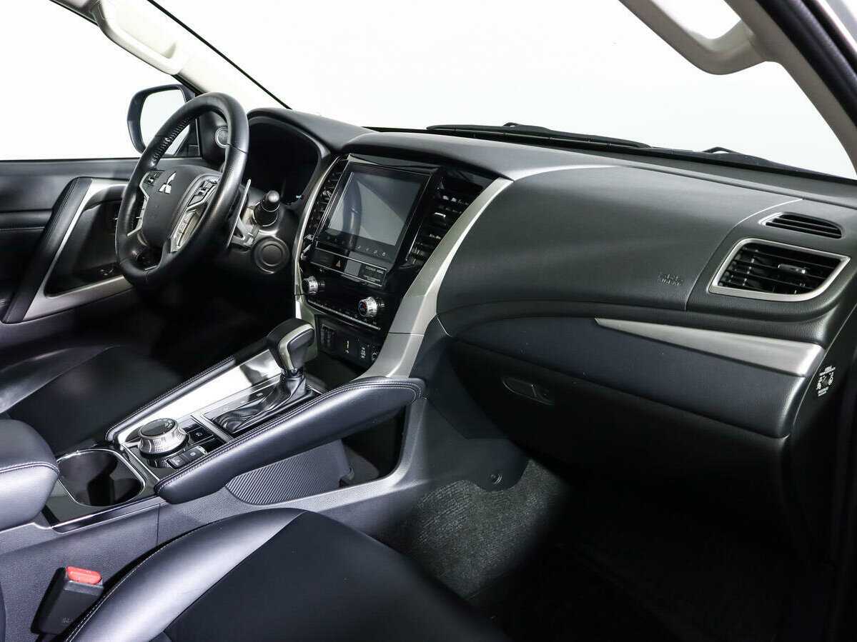 Mitsubishi Pajero Sport 2021 года с пробегом. Фото: #7