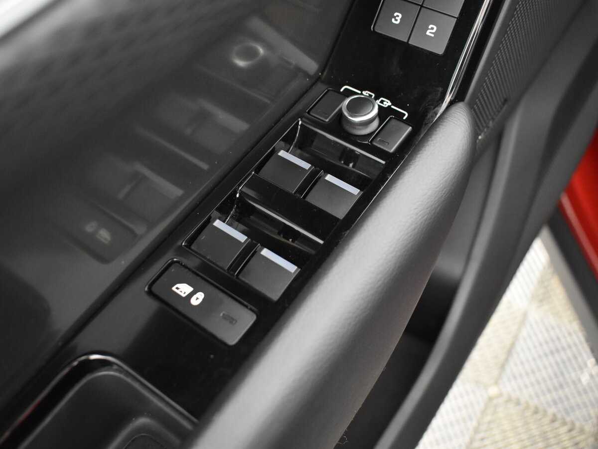 Land Rover Range Rover Velar 2018 года с пробегом. Фото: #7