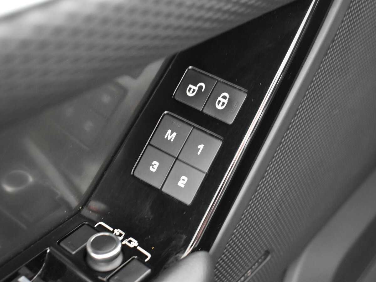 Land Rover Range Rover Velar 2018 года с пробегом. Фото: #8