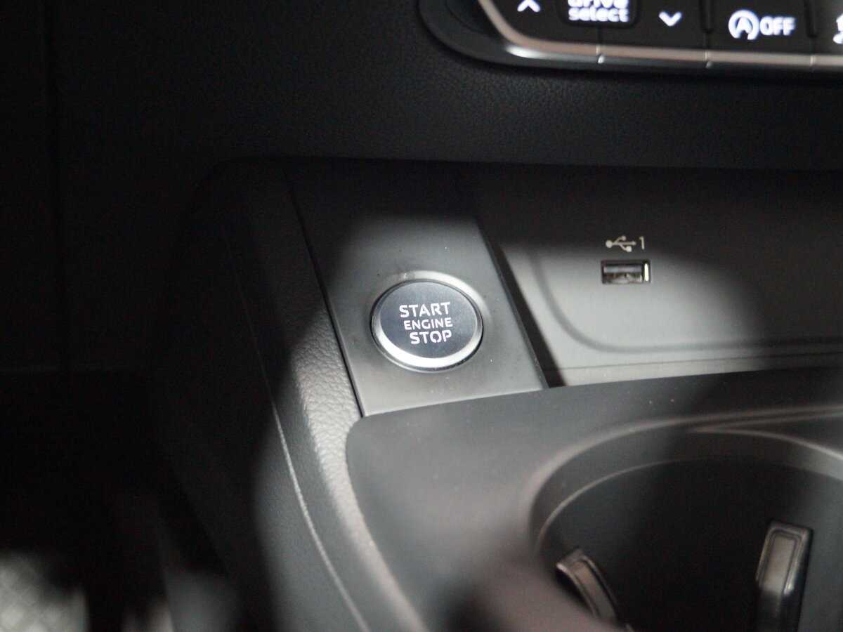 Audi A4 2020 года с пробегом. Фото: #23