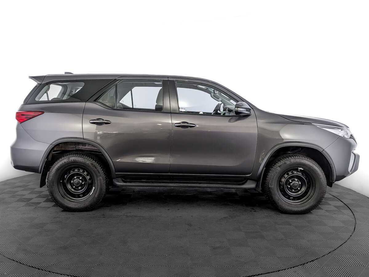 Toyota Fortuner 2019 года с пробегом. Фото: #3