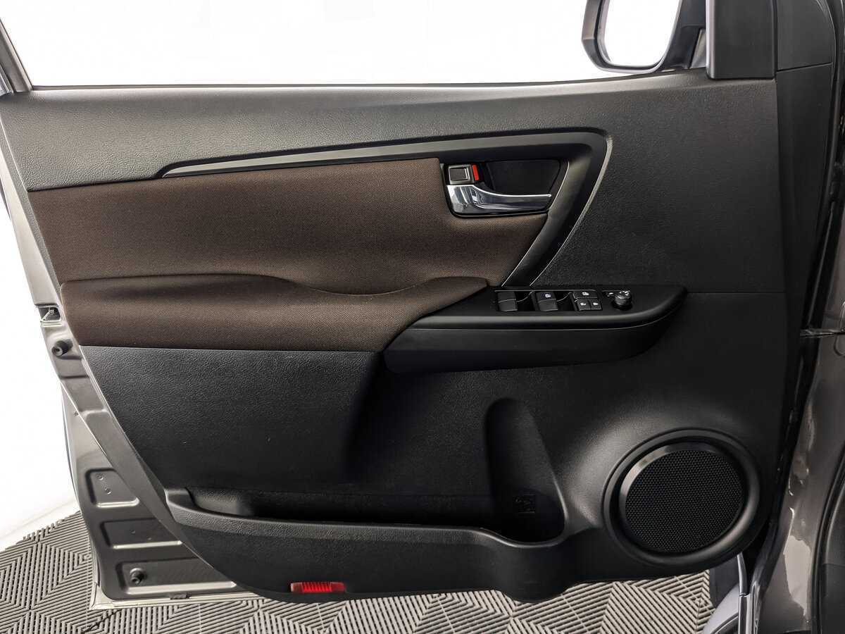 Toyota Fortuner 2019 года с пробегом. Фото: #14