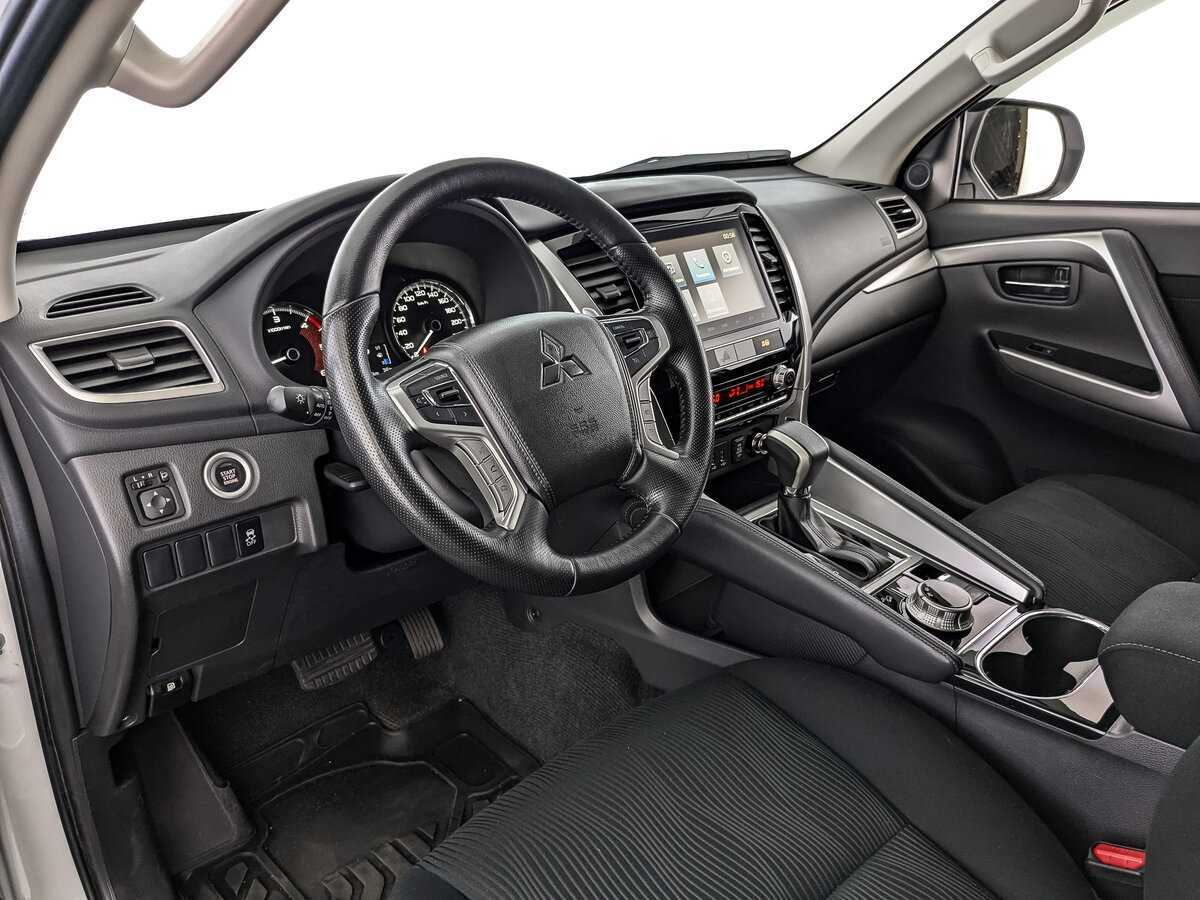 Mitsubishi Pajero Sport 2021 года с пробегом. Фото: #10