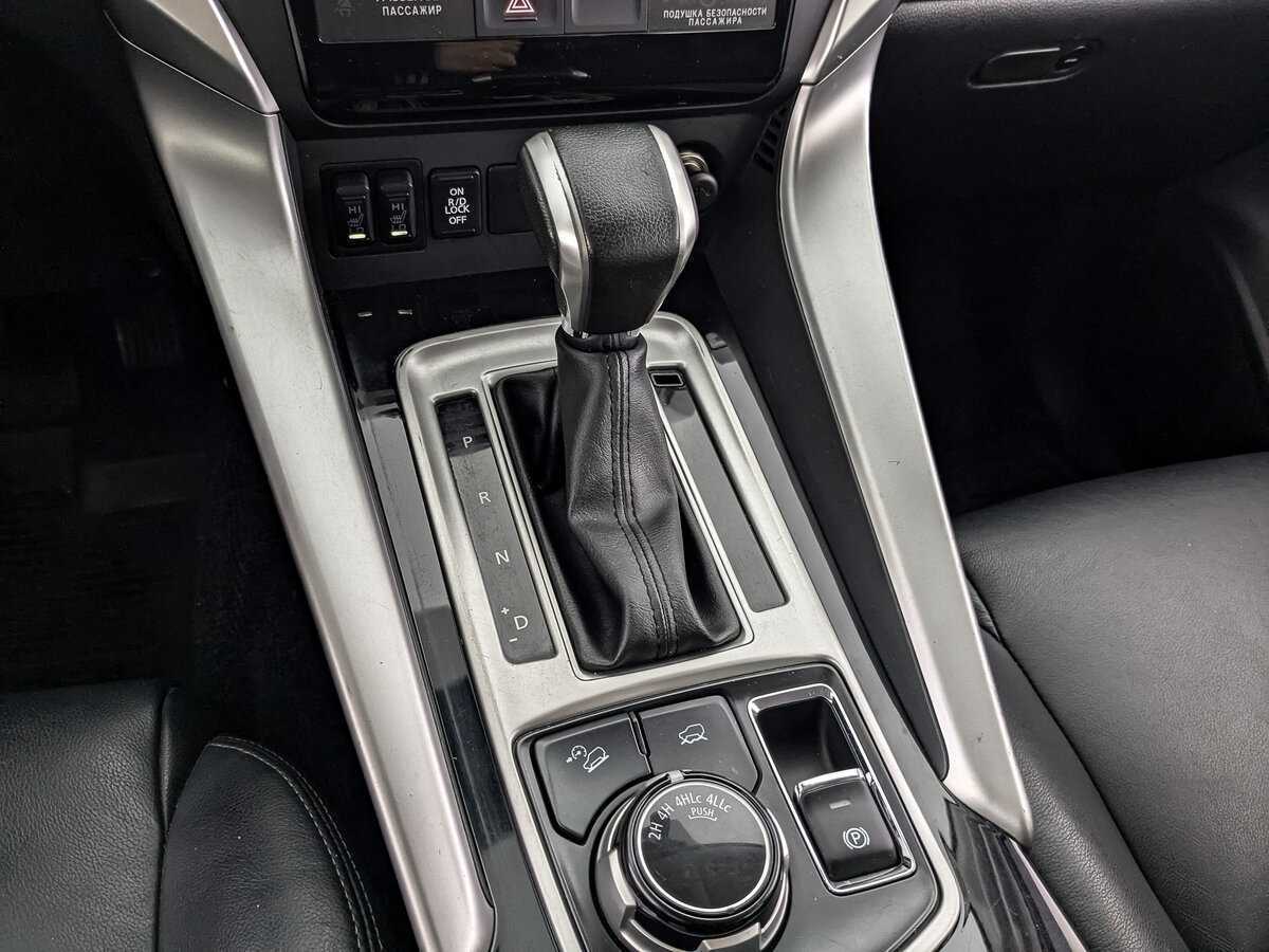 Mitsubishi Pajero Sport 2018 года с пробегом. Фото: #16