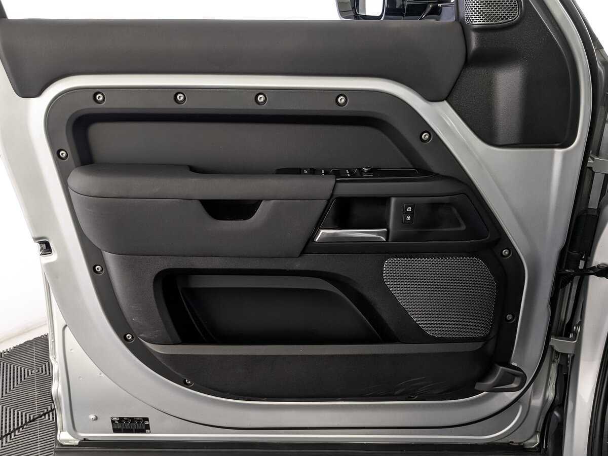 Land Rover Defender 2021 года с пробегом. Фото: #14