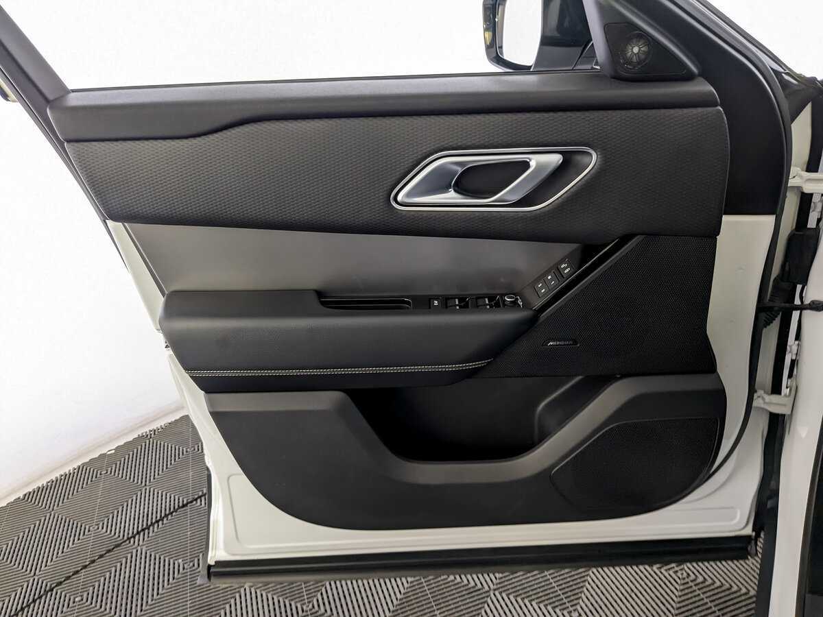 Land Rover Range Rover Velar 2020 года с пробегом. Фото: #12