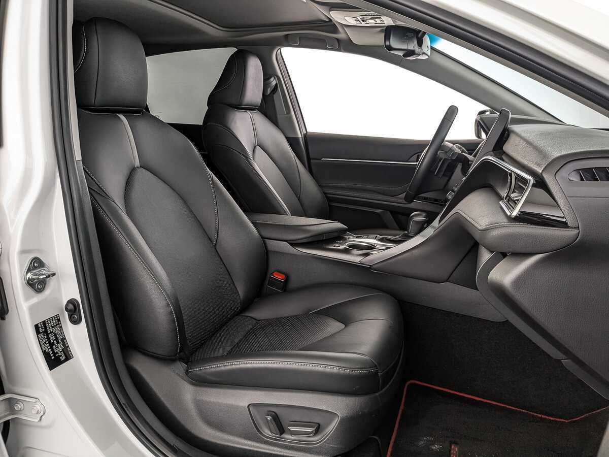 Toyota Camry 2023 года с пробегом. Фото: #18