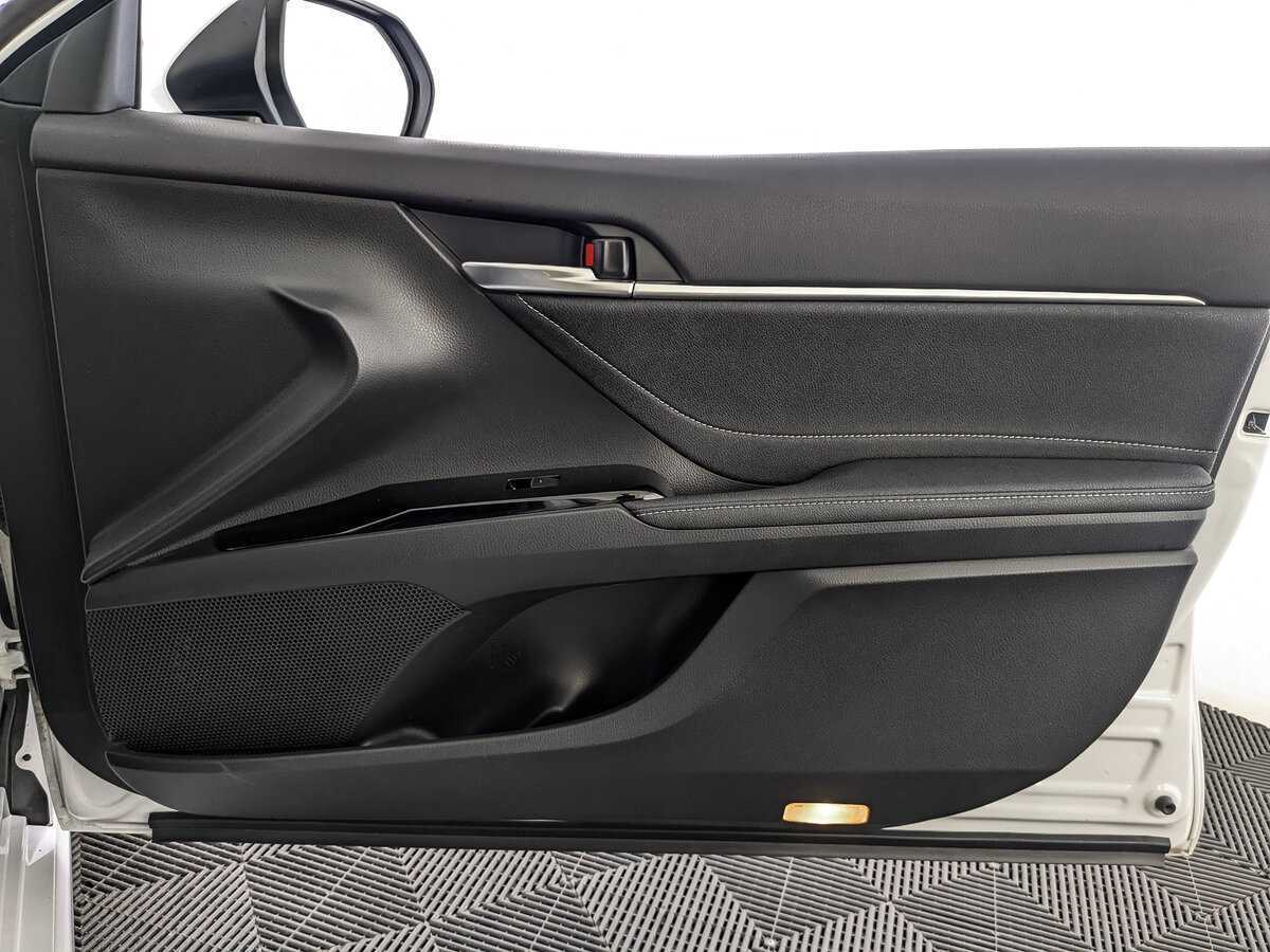 Toyota Camry 2023 года с пробегом. Фото: #19