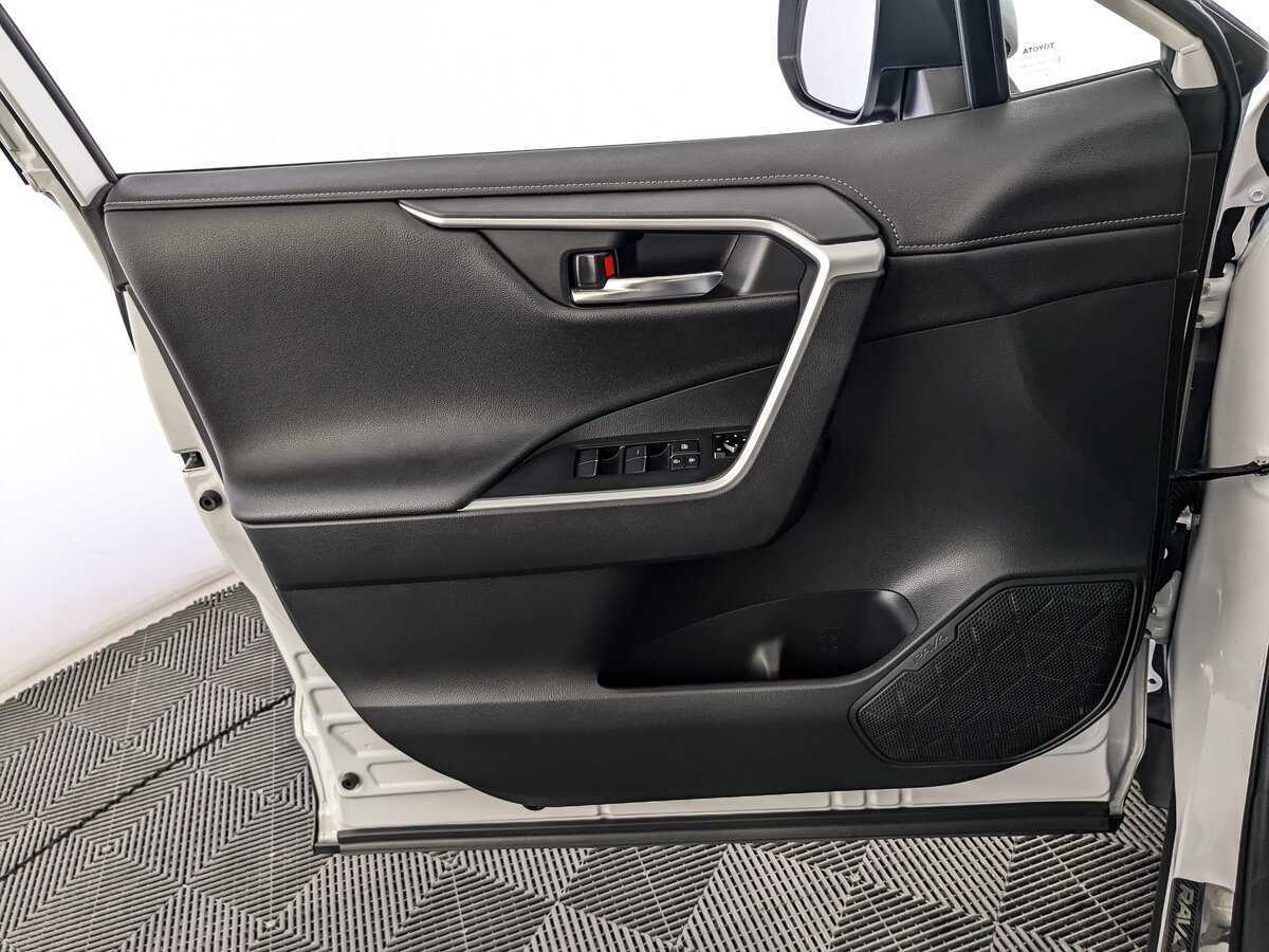 Toyota RAV4 2021 года с пробегом. Фото: #14