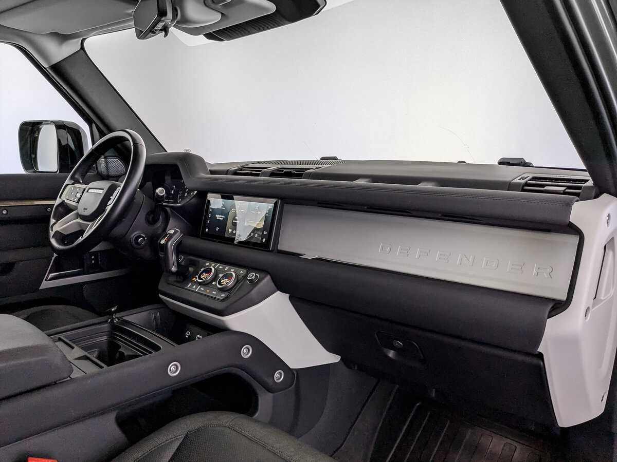 Land Rover Defender 2021 года с пробегом. Фото: #8