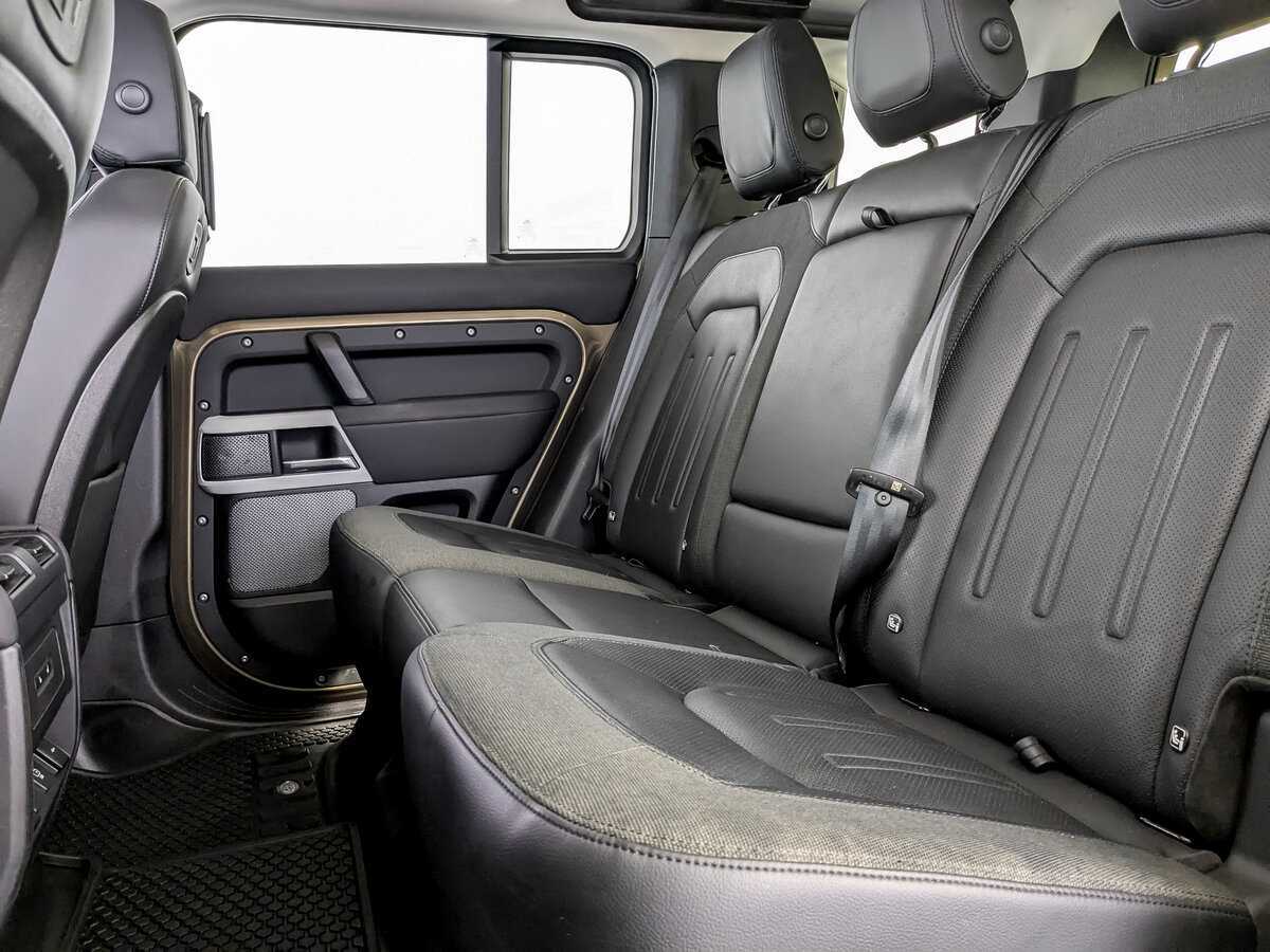 Land Rover Defender 2021 года с пробегом. Фото: #9