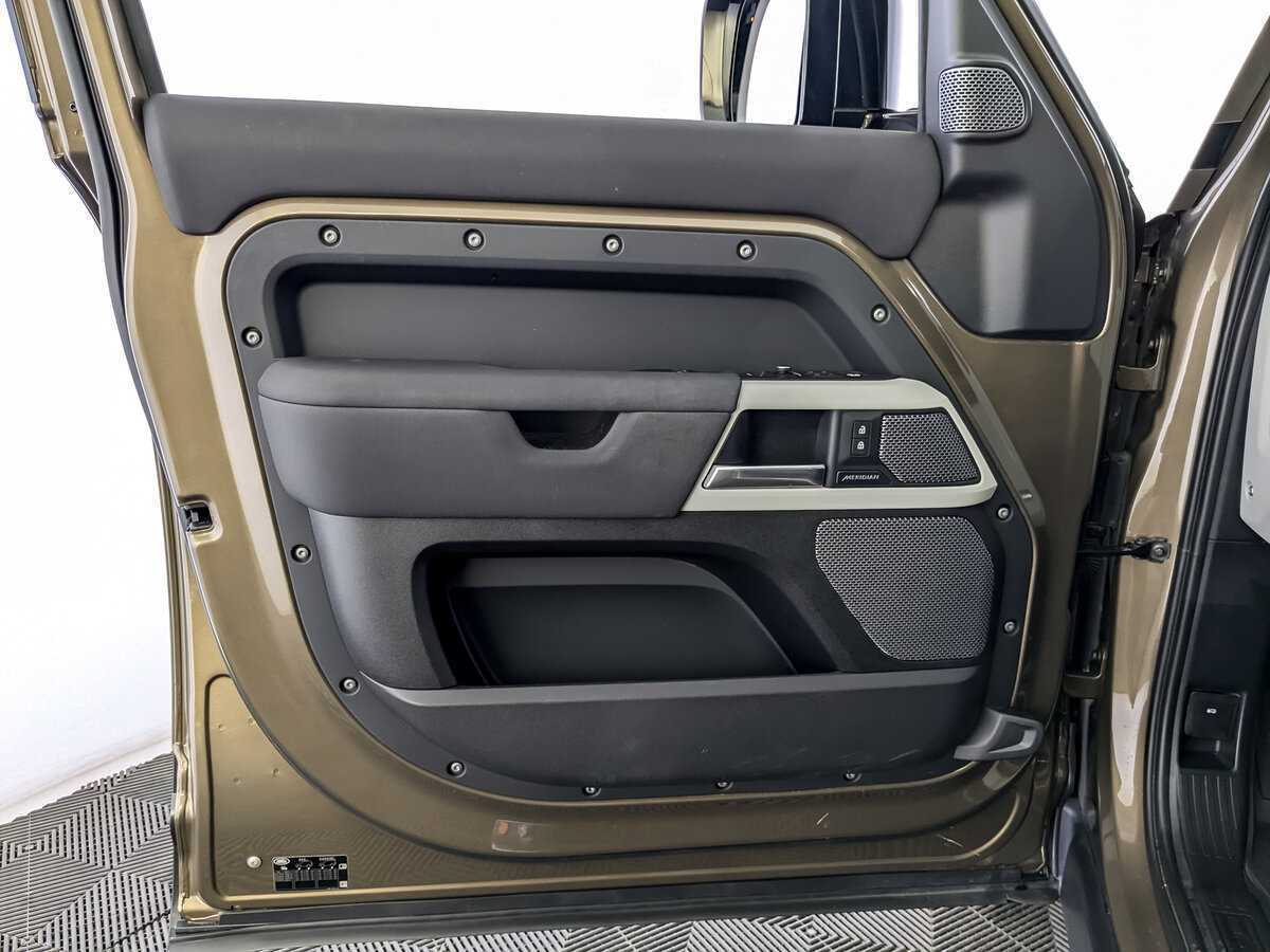 Land Rover Defender 2021 года с пробегом. Фото: #14