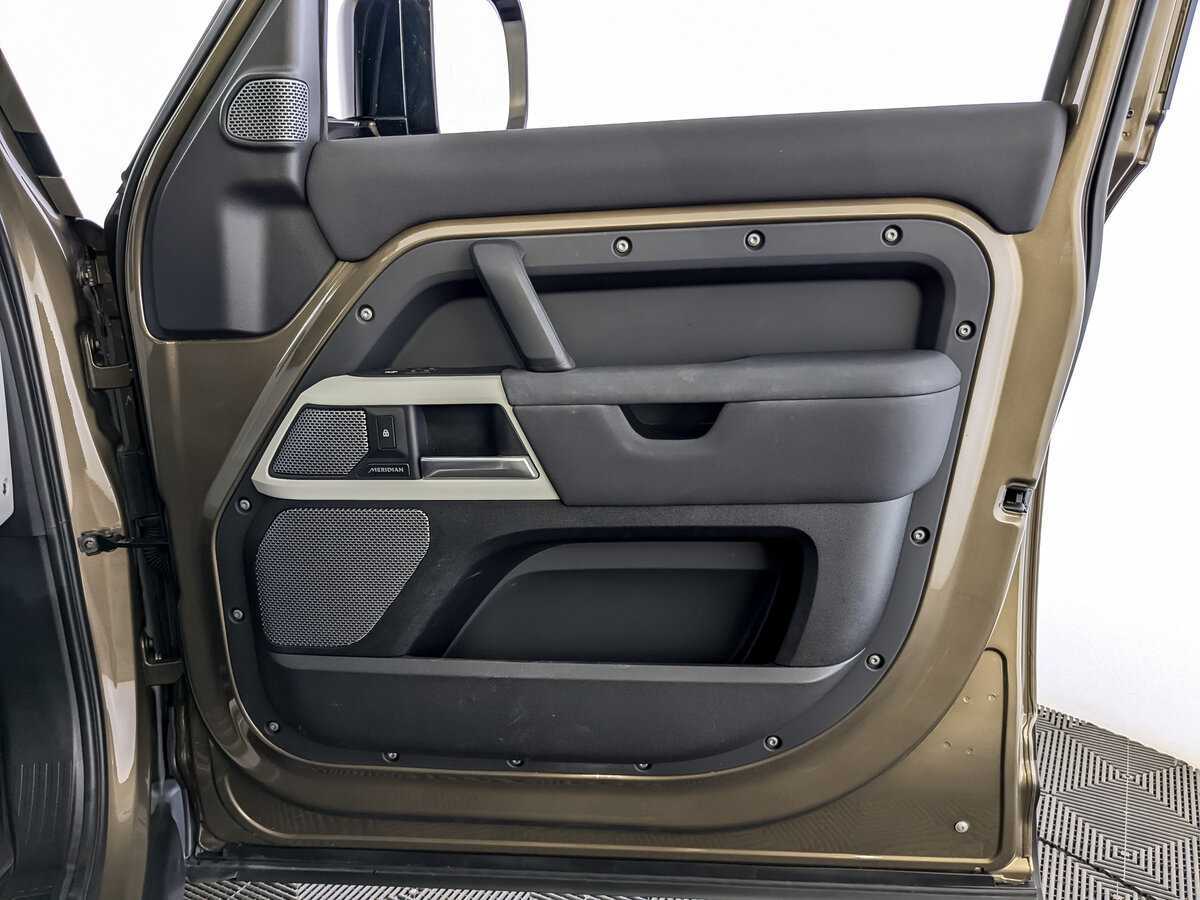 Land Rover Defender 2021 года с пробегом. Фото: #20