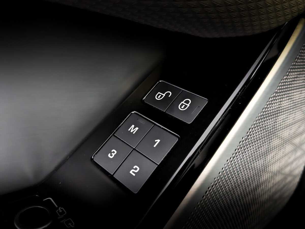 Land Rover Range Rover Velar 2017 года с пробегом. Фото: #17