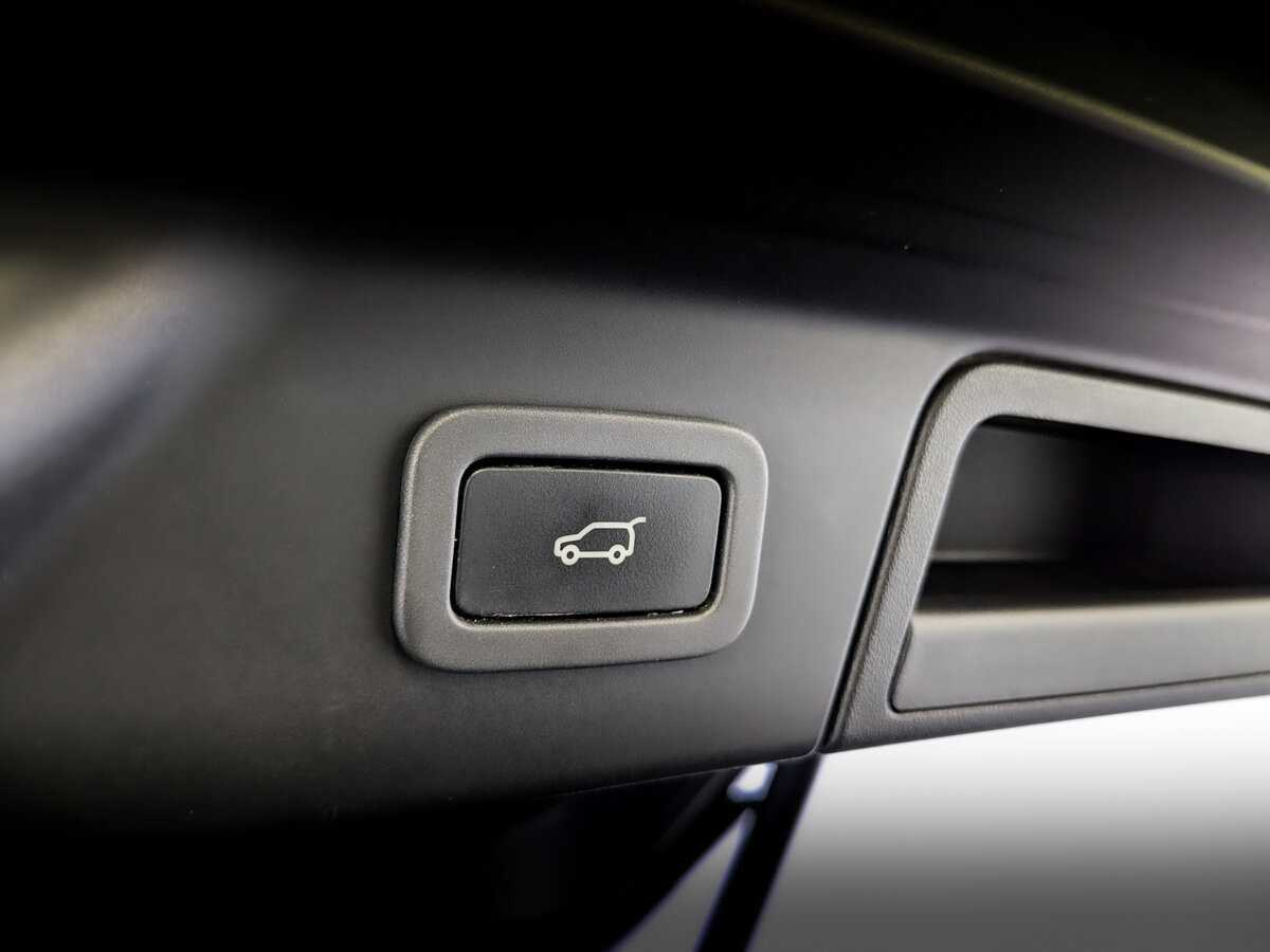 Land Rover Range Rover Velar 2017 года с пробегом. Фото: #22