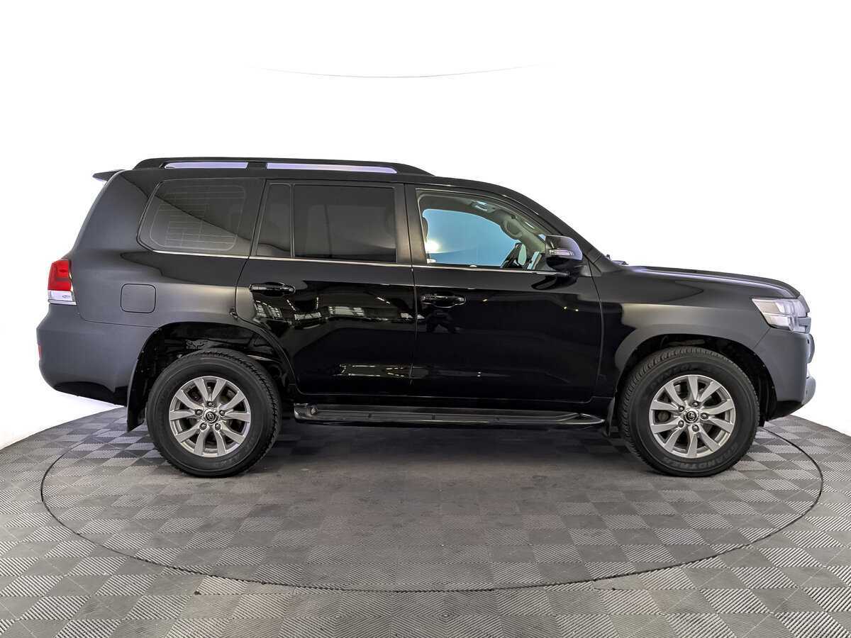 Toyota Land Cruiser 2017 года с пробегом. Фото: #3