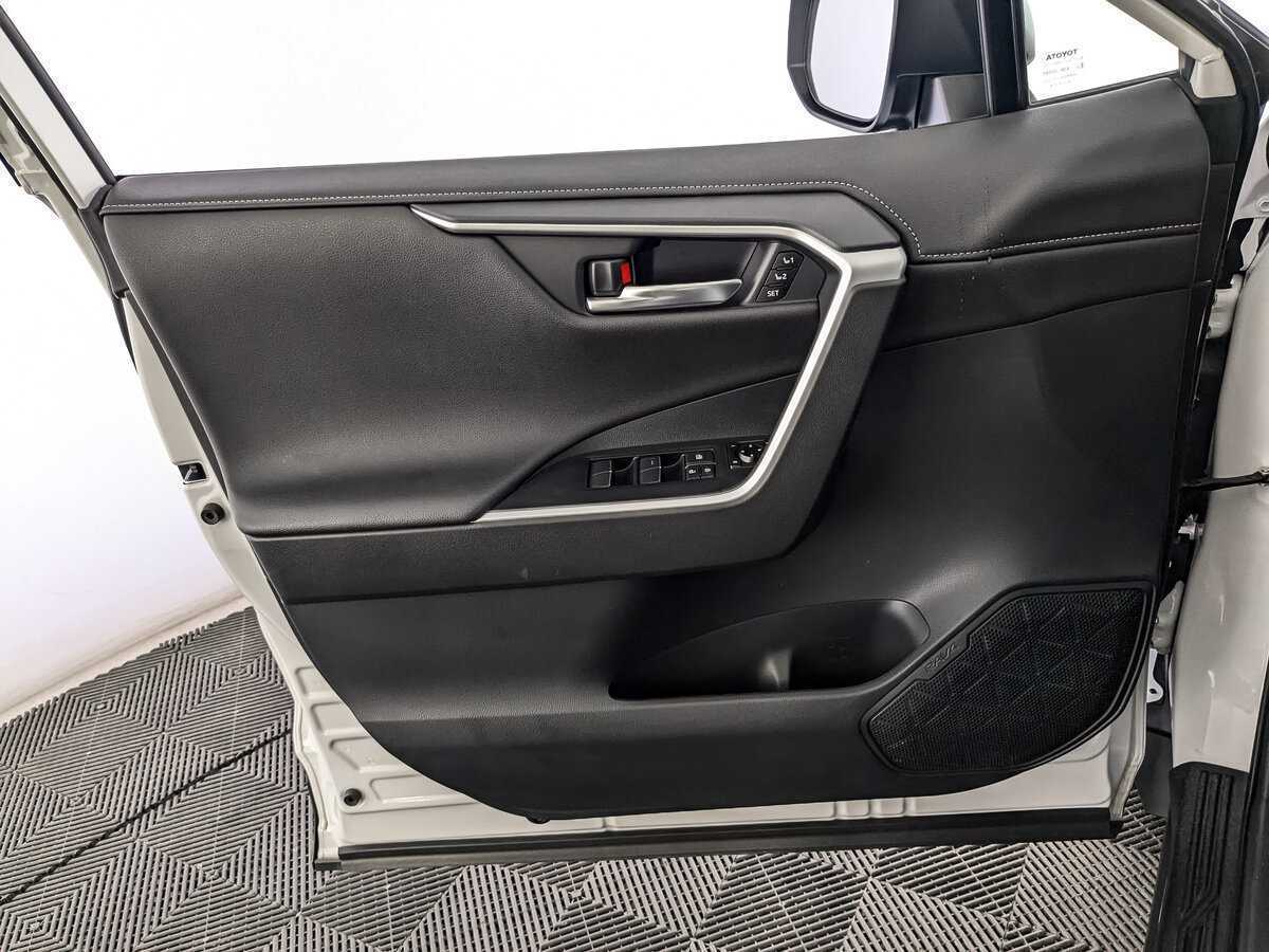 Toyota RAV4 2021 года с пробегом. Фото: #14